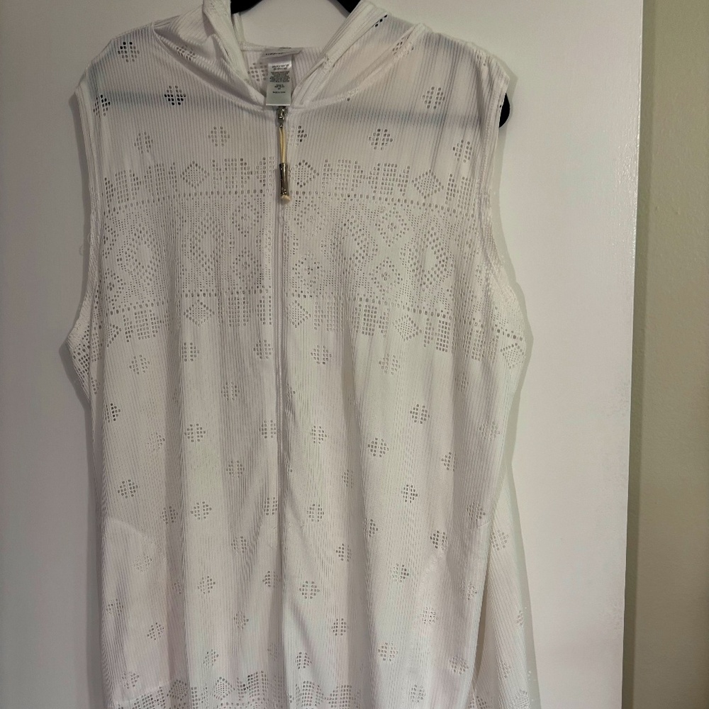 Very cute Hooded eyelet beach cover-up.  White.  2x